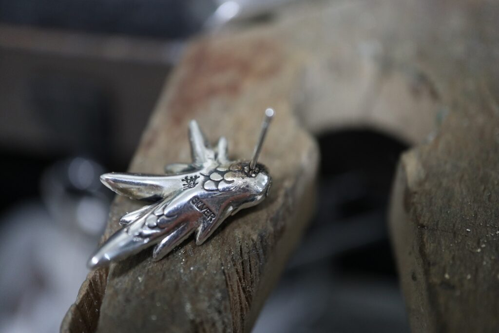 ジュエリーリフォーム ジュエリーリペア 即日 当日受け取り 当日お直し 東京 秋葉原 千駄木 指輪サイズ直し リングサイズ直し ピアスポスト折れ　ピアスポスト直し チェーン切れ チェーン直し クリーニング ジュエリークリーニング ジュエリー磨き ジュエリー磨き直し 刻印 刻印消し 全国配送