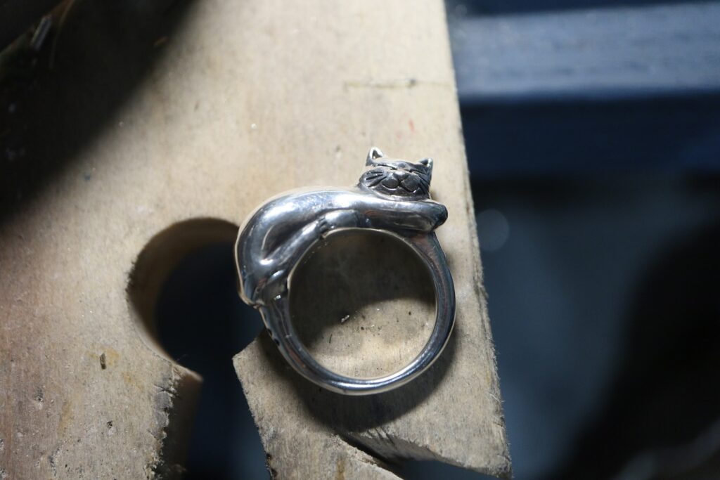 指輪サイズ直し　指輪サイズアップ シルバーリングサイズアップ シルバーリングサイズ直し ジュエリーリフォーム ジュエリーリペア 即日 当日受け取り 当日お直し 東京 秋葉原 千駄木 指輪サイズ直し リングサイズ直し ピアスポスト折れ　ピアスポスト直し チェーン切れ チェーン直し クリーニング ジュエリークリーニング ジュエリー磨き ジュエリー磨き直し 刻印 刻印消し 全国配送 　