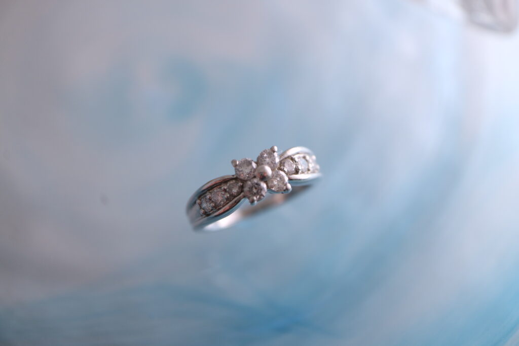 指輪サイズ直し　指輪サイズダウン プラチナリングサイズダウン プラチナリングサイズ直し ジュエリーリフォーム ジュエリーリペア 即日 当日受け取り 当日お直し 東京 秋葉原 千駄木 指輪サイズ直し リングサイズ直し ピアスポスト折れ　ピアスポスト直し チェーン切れ チェーン直し クリーニング ジュエリークリーニング ジュエリー磨き ジュエリー磨き直し 刻印 刻印消し 全国配送 　