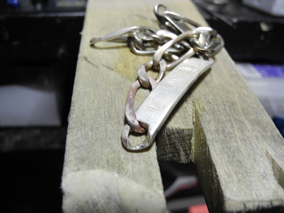 バングル修理 ブレスレット修理 ブレスレット切れた ジュエリーリフォーム ジュエリーリペア 即日 当日受け取り 当日お直し 東京 秋葉原 千駄木 指輪サイズ直し リングサイズ直し ピアスポスト折れ　ピアスポスト直し チェーン切れ チェーン直し クリーニング ジュエリークリーニング ジュエリー磨き ジュエリー磨き直し 刻印 刻印消し 全国配送