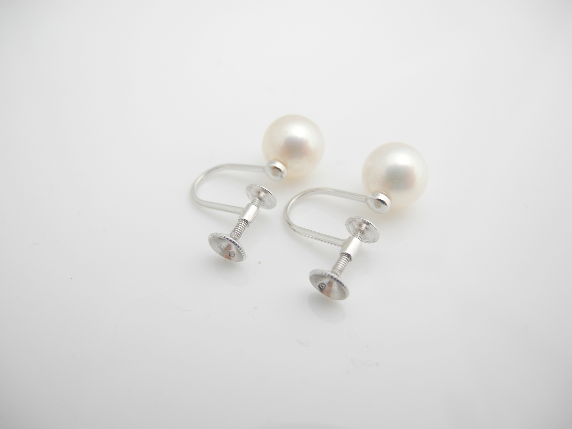 イヤリング金具の交換 ピアスポスト修理 ピアスポストリペア ピアスポスト折れた ジュエリーリフォーム ジュエリーリペア 即日 当日受け取り 当日お直し 東京 秋葉原 千駄木 指輪サイズ直し リングサイズ直し ピアスポスト折れ　ピアスポスト直し チェーン切れ チェーン直し クリーニング ジュエリークリーニング ジュエリー磨き ジュエリー磨き直し 刻印 刻印消し 全国配送