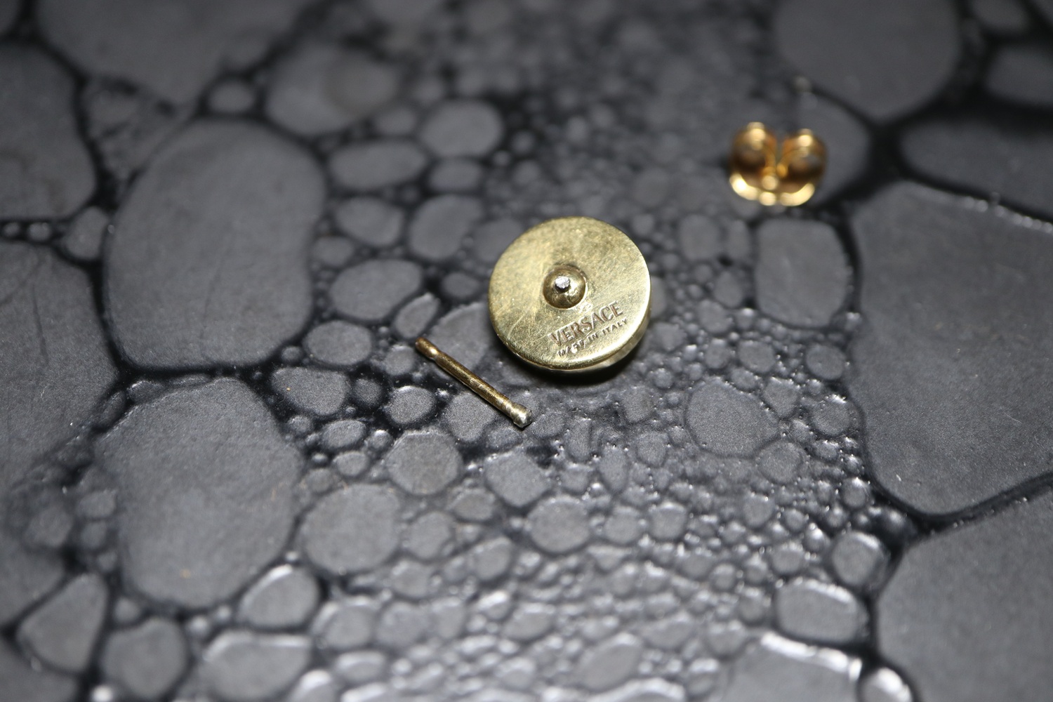 ジュエリーリフォーム ジュエリーリペア 即日 当日受け取り 当日お直し 東京 秋葉原 千駄木 指輪サイズ直し リングサイズ直し ピアスポスト折れ　ピアスポスト直し チェーン切れ チェーン直し クリーニング ジュエリークリーニング ジュエリー磨き ジュエリー磨き直し 刻印 刻印消し 全国配送