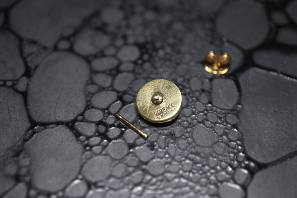 ジュエリーリフォーム ジュエリーリペア 即日 当日受け取り 当日お直し 東京 秋葉原 千駄木 指輪サイズ直し リングサイズ直し ピアスポスト折れ　ピアスポスト直し チェーン切れ チェーン直し クリーニング ジュエリークリーニング ジュエリー磨き ジュエリー磨き直し 刻印 刻印消し 全国配送