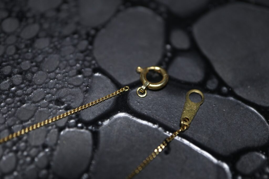 ジュエリーリフォーム ジュエリーリペア 即日 当日受け取り 当日お直し 東京 秋葉原 千駄木 指輪サイズ直し リングサイズ直し ピアスポスト折れ　ピアスポスト直し チェーン切れ チェーン直し クリーニング ジュエリークリーニング ジュエリー磨き ジュエリー磨き直し 刻印 刻印消し 全国配送