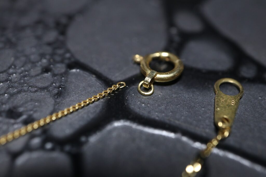 ジュエリーリフォーム ジュエリーリペア 即日 当日受け取り 当日お直し 東京 秋葉原 千駄木 指輪サイズ直し リングサイズ直し ピアスポスト折れ　ピアスポスト直し チェーン切れ チェーン直し クリーニング ジュエリークリーニング ジュエリー磨き ジュエリー磨き直し 刻印 刻印消し 全国配送