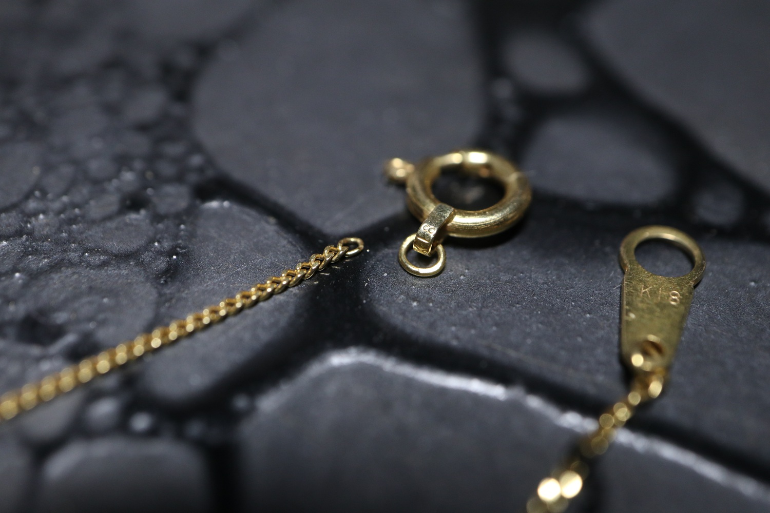 ジュエリーリフォーム ジュエリーリペア 即日 当日受け取り 当日お直し 東京 秋葉原 千駄木 指輪サイズ直し リングサイズ直し ピアスポスト折れ　ピアスポスト直し チェーン切れ チェーン直し クリーニング ジュエリークリーニング ジュエリー磨き ジュエリー磨き直し 刻印 刻印消し 全国配送