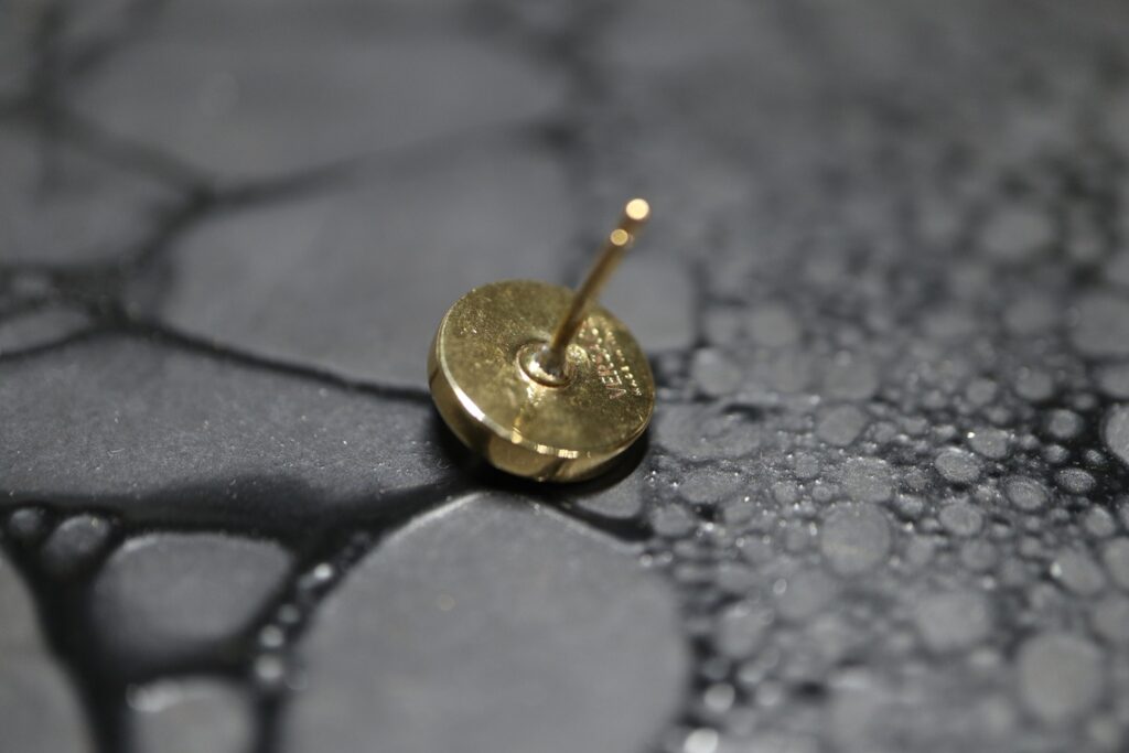 ジュエリーリフォーム ジュエリーリペア 即日 当日受け取り 当日お直し 東京 秋葉原 千駄木 指輪サイズ直し リングサイズ直し ピアスポスト折れ　ピアスポスト直し チェーン切れ チェーン直し クリーニング ジュエリークリーニング ジュエリー磨き ジュエリー磨き直し 刻印 刻印消し 全国配送