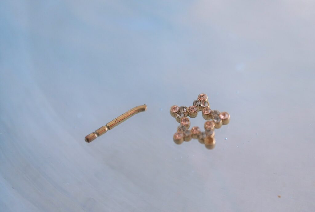 ジュエリーリフォーム ジュエリーリペア 即日 当日受け取り 当日お直し 東京 秋葉原 千駄木 指輪サイズ直し リングサイズ直し ピアスポスト折れ　ピアスポスト直し チェーン切れ チェーン直し クリーニング ジュエリークリーニング ジュエリー磨き ジュエリー磨き直し 刻印 刻印消し 全国配送