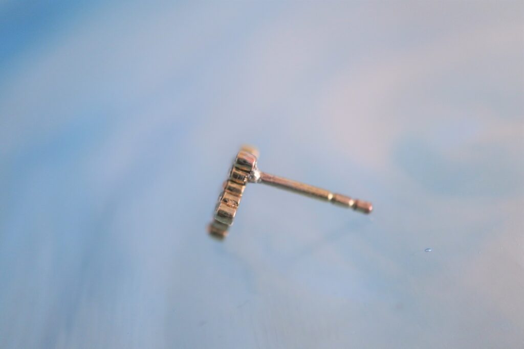 ピアスポスト修理 ピアスポストリペア ピアスポスト折れた ジュエリーリフォーム ジュエリーリペア 即日 当日受け取り 当日お直し 東京 秋葉原 千駄木 指輪サイズ直し リングサイズ直し ピアスポスト折れ　ピアスポスト直し チェーン切れ チェーン直し クリーニング ジュエリークリーニング ジュエリー磨き ジュエリー磨き直し 刻印 刻印消し 全国配送