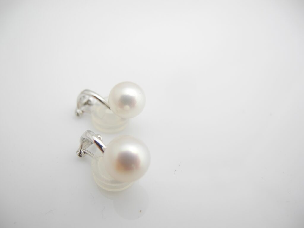 イヤリング金具の交換 ピアスポスト修理 ピアスポストリペア ピアスポスト折れた ジュエリーリフォーム ジュエリーリペア 即日 当日受け取り 当日お直し 東京 秋葉原 千駄木 指輪サイズ直し リングサイズ直し ピアスポスト折れ　ピアスポスト直し チェーン切れ チェーン直し クリーニング ジュエリークリーニング ジュエリー磨き ジュエリー磨き直し 刻印 刻印消し 全国配送