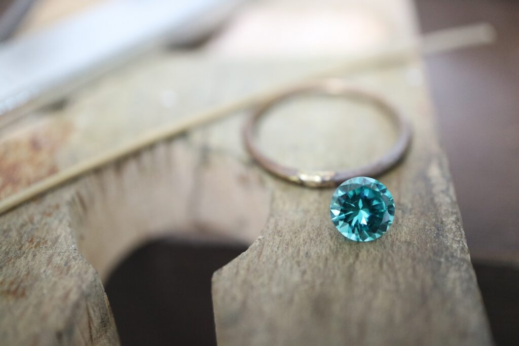 ジュエリーリフォーム ジュエリーリペア 即日 当日受け取り 当日お直し 東京 秋葉原 千駄木 指輪サイズ直し リングサイズ直し ピアスポスト折れ　ピアスポスト直し チェーン切れ チェーン直し クリーニング ジュエリークリーニング ジュエリー磨き ジュエリー磨き直し 刻印 刻印消し 全国配送