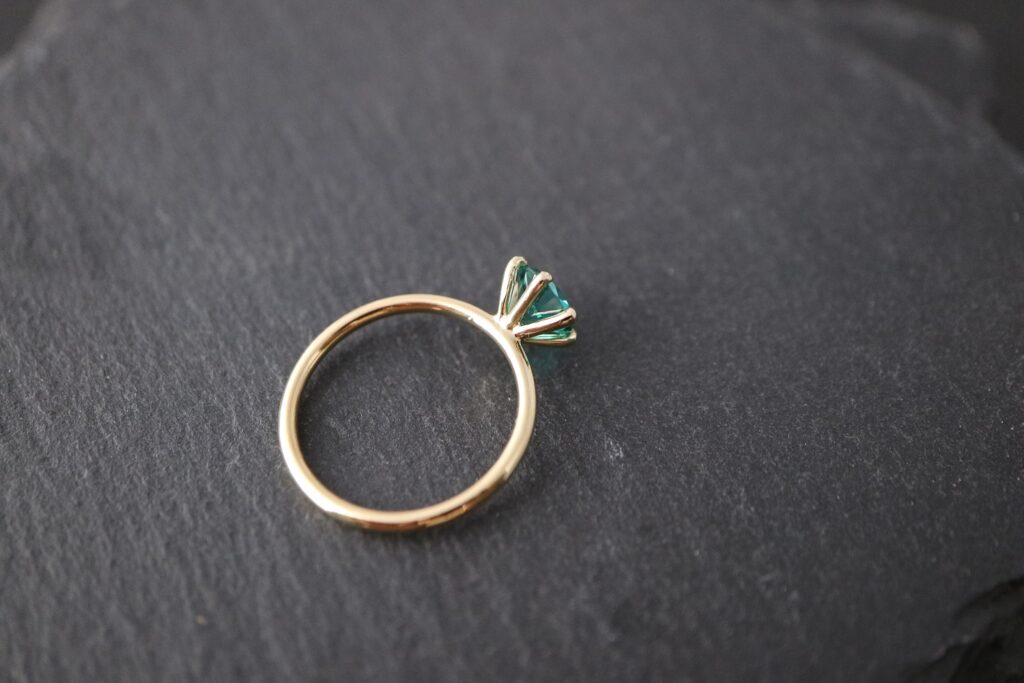 ジュエリーリフォーム ジュエリーリペア 即日 当日受け取り 当日お直し 東京 秋葉原 千駄木 指輪サイズ直し リングサイズ直し ピアスポスト折れ　ピアスポスト直し チェーン切れ チェーン直し クリーニング ジュエリークリーニング ジュエリー磨き ジュエリー磨き直し 刻印 刻印消し 全国配送