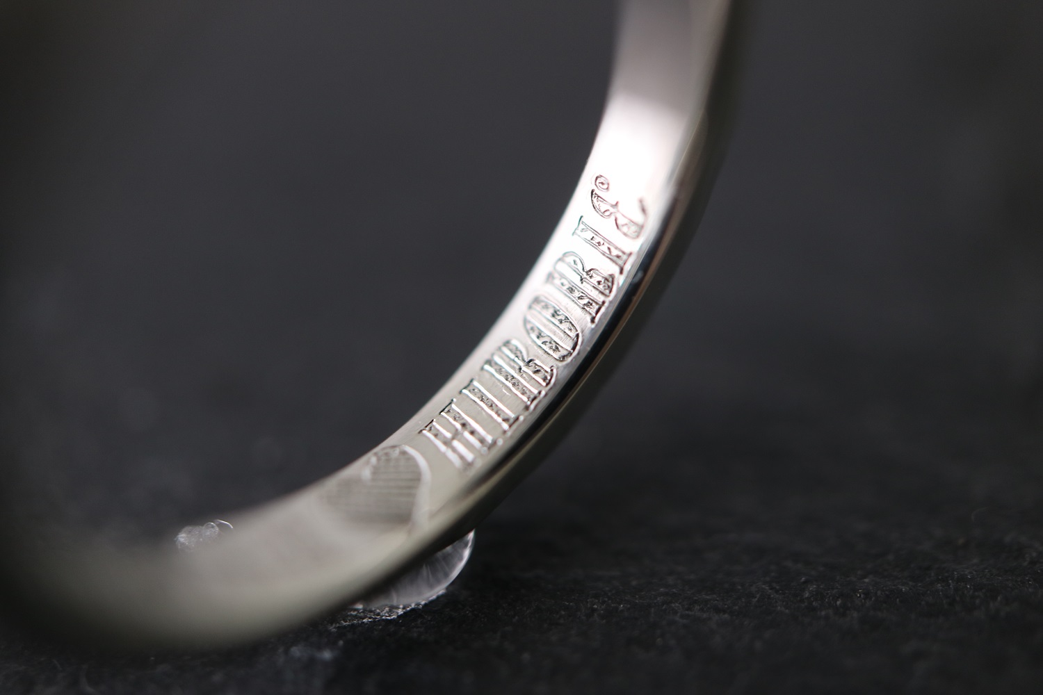 指輪 刻印 リング ジュエリーリフォーム ジュエリーリペア 即日 当日受け取り 当日お直し 東京 秋葉原 千駄木 指輪サイズ直し リングサイズ直し ピアスポスト折れ　ピアスポスト直し チェーン切れ チェーン直し クリーニング ジュエリークリーニング ジュエリー磨き ジュエリー磨き直し 刻印 刻印消し 全国配送