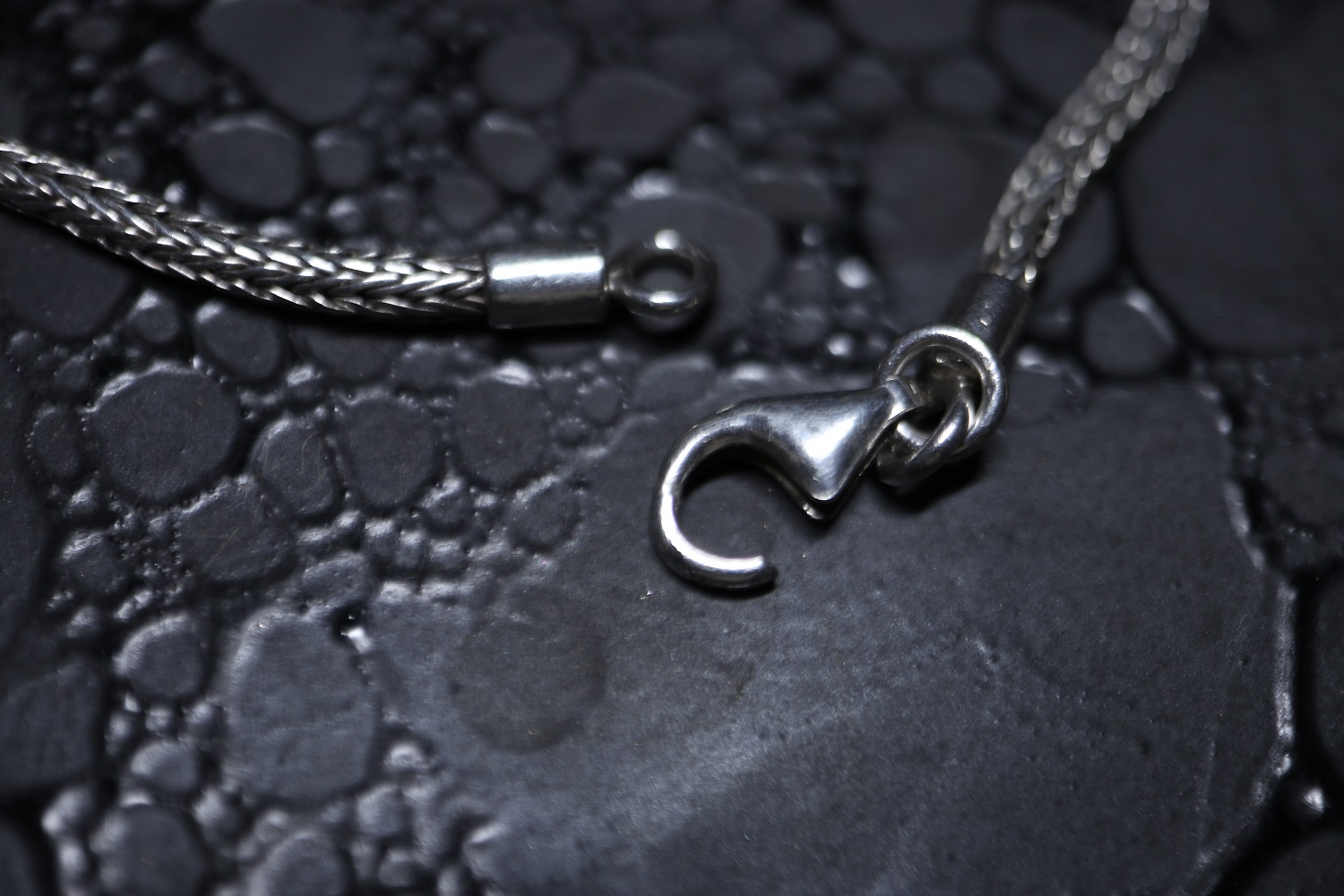 エンドパーツ交換 ジュエリーリフォーム ジュエリーリペア 即日 当日受け取り 当日お直し 東京 秋葉原 千駄木 指輪サイズ直し リングサイズ直し ピアスポスト折れ　ピアスポスト直し チェーン切れ チェーン直し クリーニング ジュエリークリーニング ジュエリー磨き ジュエリー磨き直し 刻印 刻印消し 全国配送