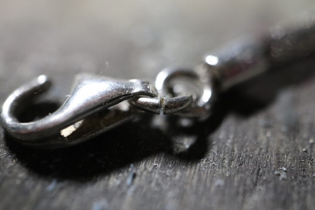 エンドパーツ交換 ジュエリーリフォーム ジュエリーリペア 即日 当日受け取り 当日お直し 東京 秋葉原 千駄木 指輪サイズ直し リングサイズ直し ピアスポスト折れ　ピアスポスト直し チェーン切れ チェーン直し クリーニング ジュエリークリーニング ジュエリー磨き ジュエリー磨き直し 刻印 刻印消し 全国配送