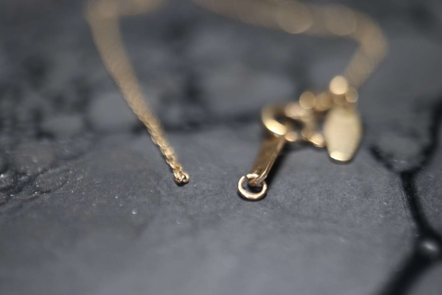 チェーン エンドパーツ ジュエリーリフォーム ジュエリーリペア 即日 当日受け取り 当日お直し 東京 秋葉原 千駄木 指輪サイズ直し リングサイズ直し ピアスポスト折れ　ピアスポスト直し チェーン切れ チェーン直し クリーニング ジュエリークリーニング ジュエリー磨き ジュエリー磨き直し 刻印 刻印消し 全国配送