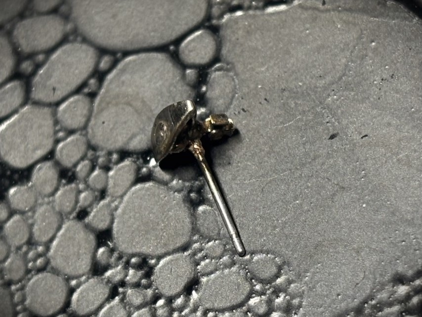 ヴィヴィアン ヴィヴィアンウエストウッド ピアス ジュエリーリフォーム ジュエリーリペア 即日 当日受け取り 当日お直し 東京 秋葉原 千駄木 指輪サイズ直し リングサイズ直し ピアスポスト折れ ピアスポスト直し チェーン切れ チェーン直し クリーニング ジュエリークリーニング ジュエリー磨き ジュエリー磨き直し 刻印 刻印消し 全国配送